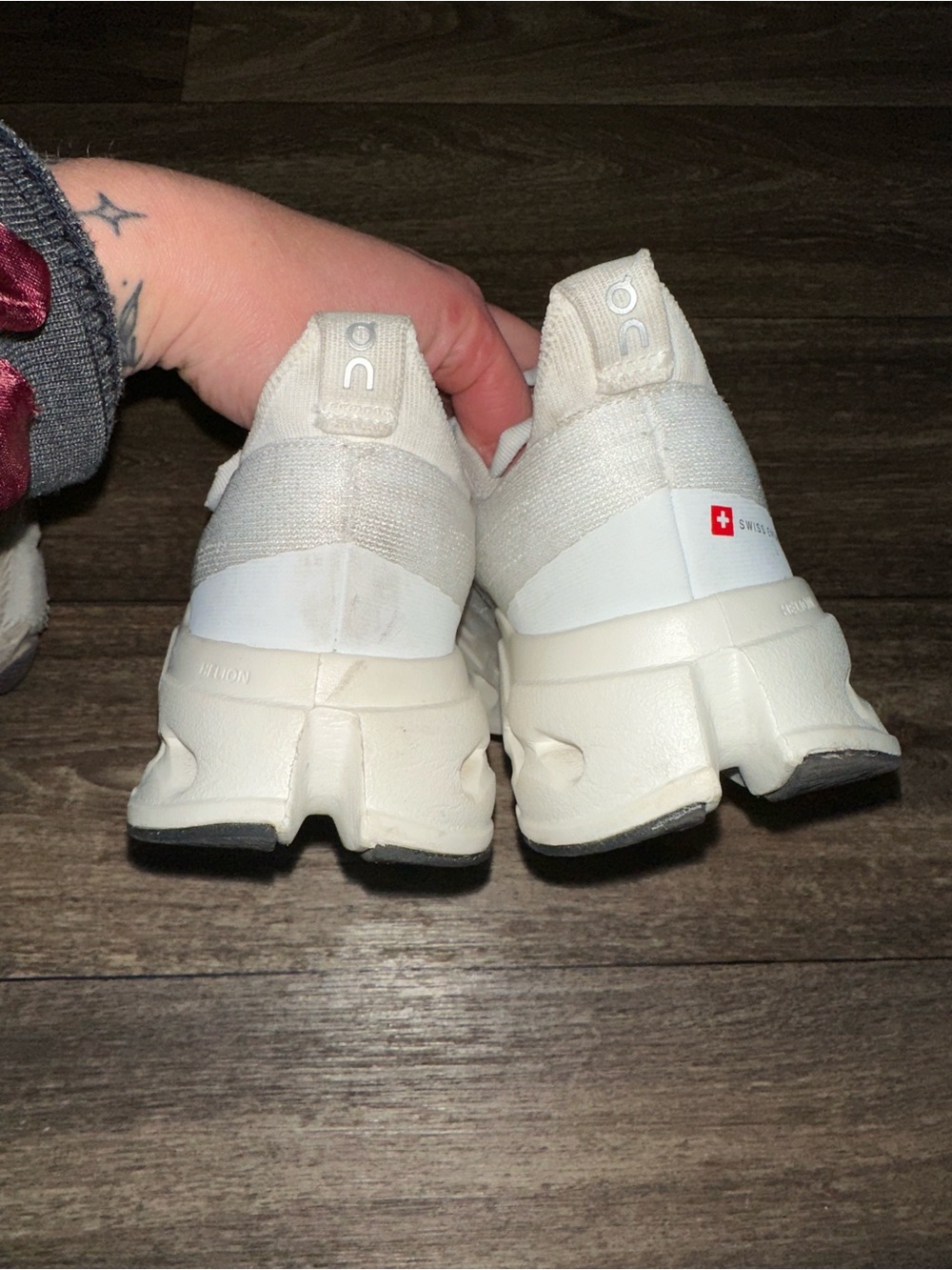 On Running On Cloudsurfer Max Women's Sneakers - Picture 4 of 16